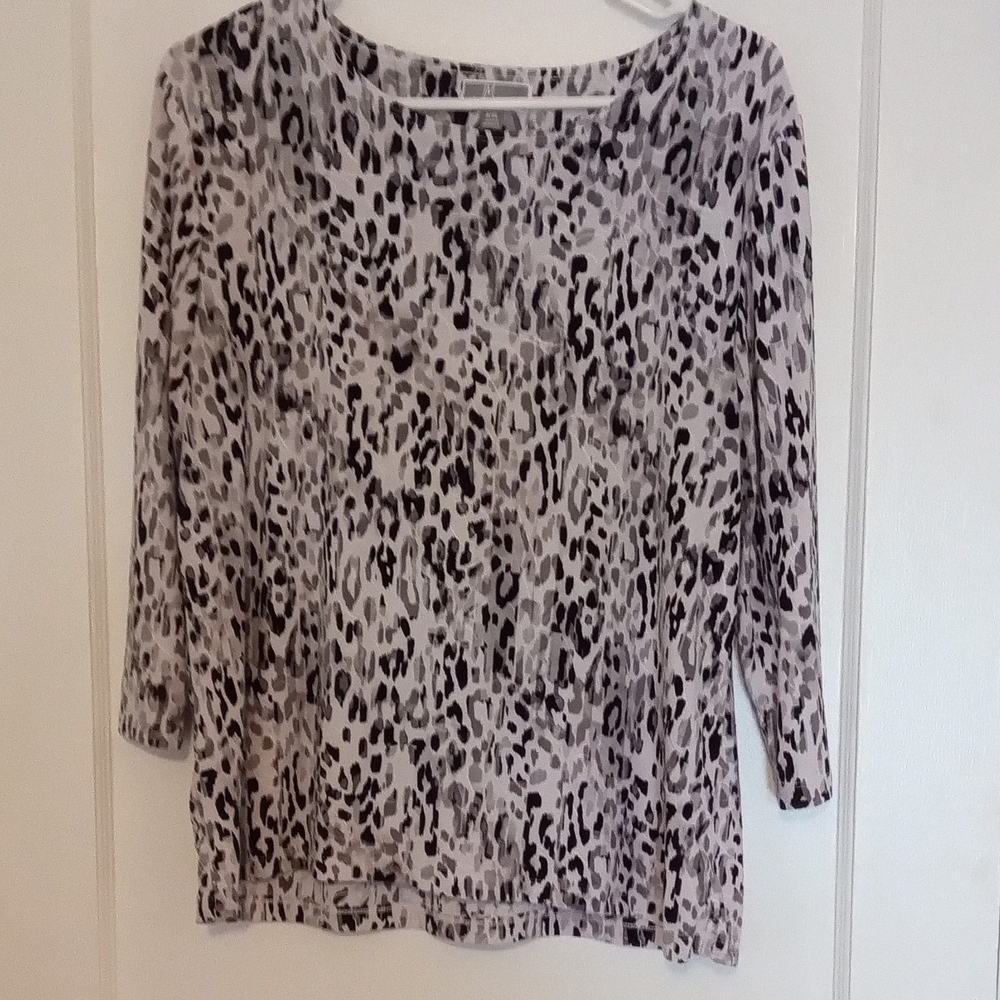 JM Collection Black and Gray Blouse with 3/4 Sleeves